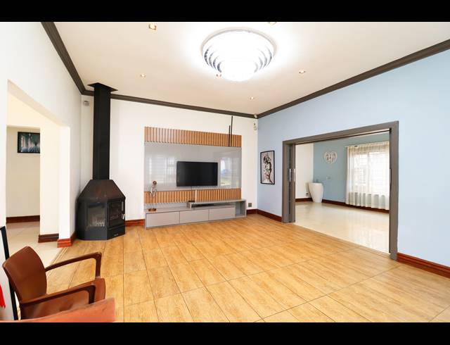 4 BEDROOM HOUSE FOR SALE IN CYRILDENE